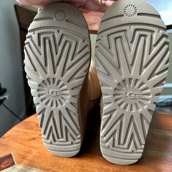 Women’s UGG Chestnut Klea Boots - Picture 15 of 16